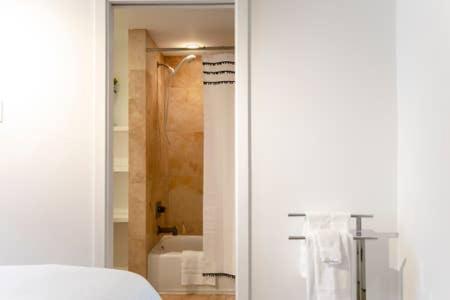 Big Bright 1 Bedroom At U/Shaw + 14Th On Quaint Swann Вашингтон Экстерьер фото